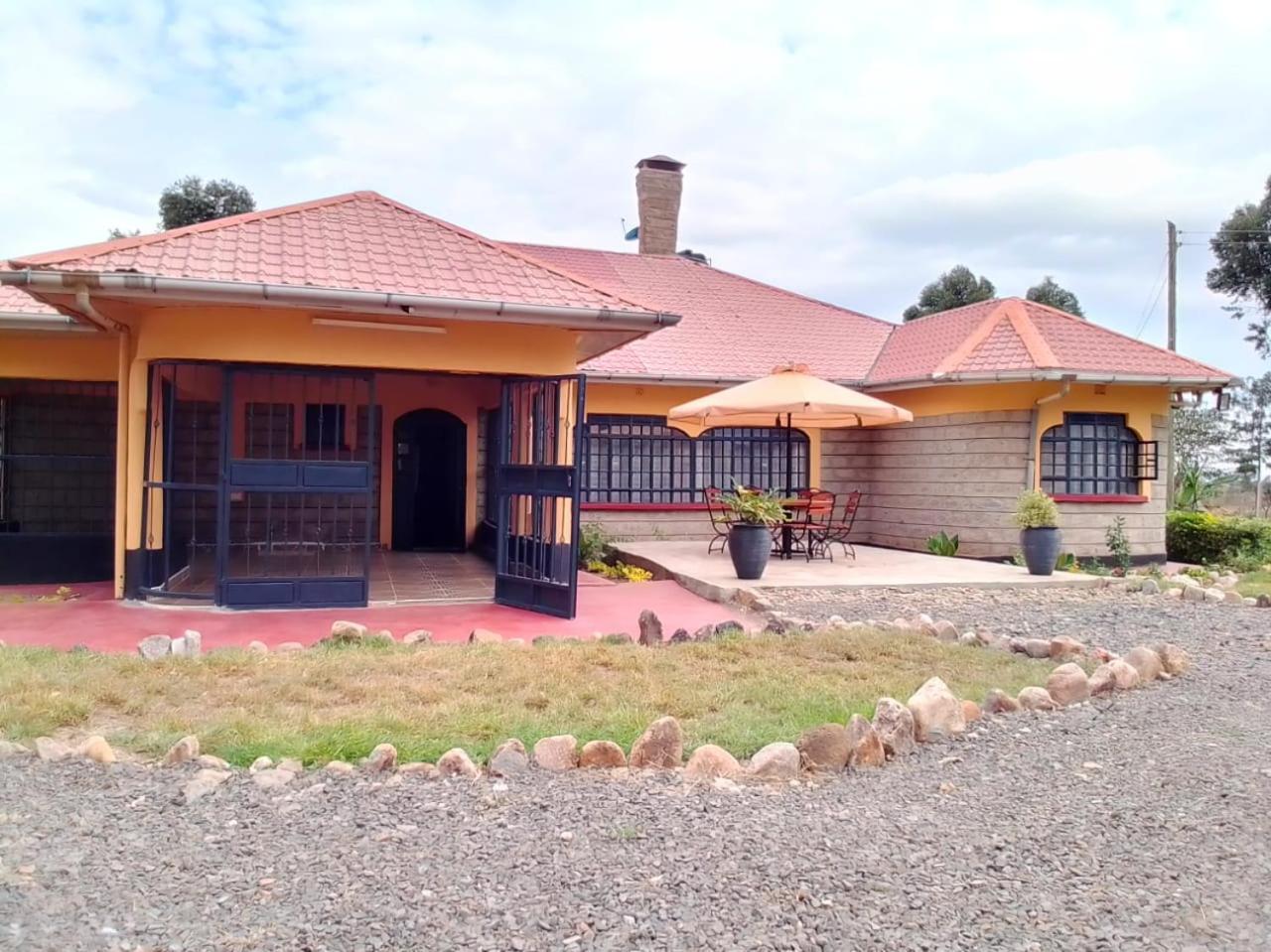 Esniko Villa Narok Екстериор снимка