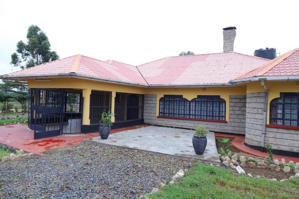Esniko Villa Narok Екстериор снимка